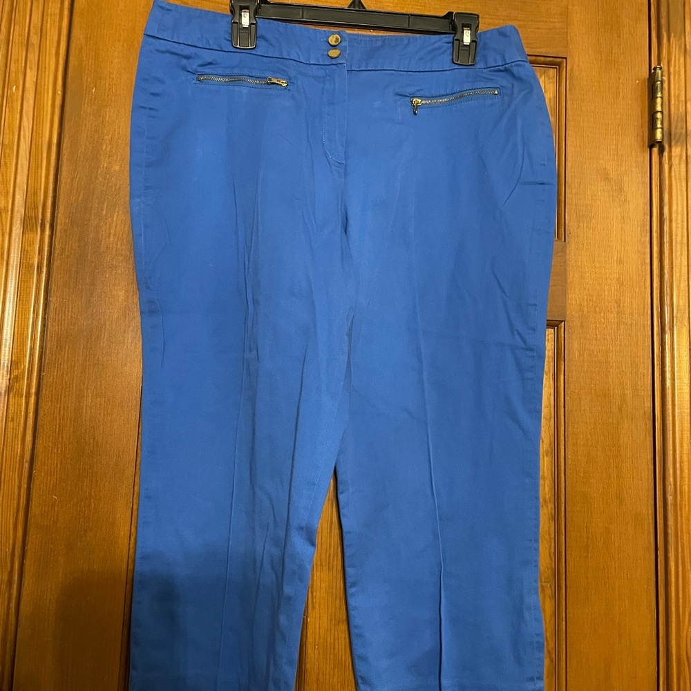 New Directions Bright Blue Capris with Gold‎ Pocket Zipper Detail, Size 14